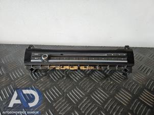 Gebruikte Radiobedienings paneel BMW 5 serie Touring (F11) 535d 24V Prijs € 49,99 Margeregeling aangeboden door Autodemontage Aandijk