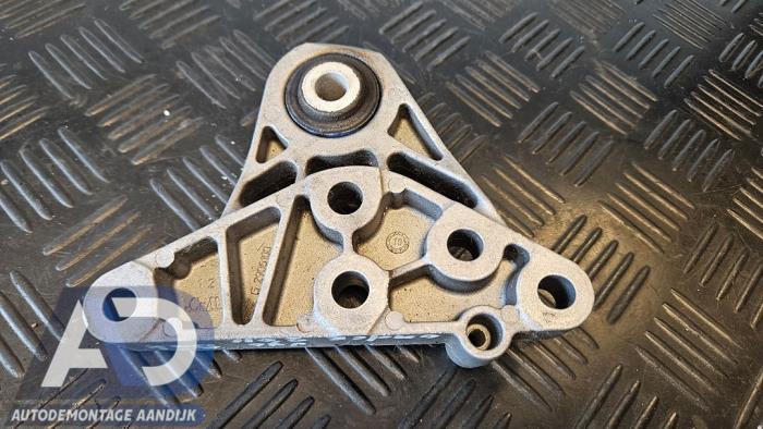 Gebruikte Versnellingsbak Steun Volvo V70 (BW) 2.0 D3 20V Prijs € 24,99 Margeregeling aangeboden door Autodemontage Aandijk