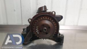 Gebruikte Oliepomp Volkswagen Touran (1T1/T2) 1.6 FSI 16V Prijs € 49,99 Margeregeling aangeboden door Autodemontage Aandijk