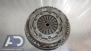 Gebruikte Vliegwiel Peugeot 208 I (CA/CC/CK/CL) 1.2 12V e-THP PureTech 110 Prijs € 149,99 Margeregeling aangeboden door Autodemontage Aandijk