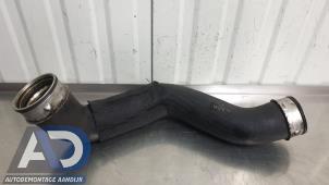 Gebruikte Intercooler Slang Mercedes E Combi (S211) 3.0 E-280 CDI V6 24V Prijs € 19,99 Margeregeling aangeboden door Autodemontage Aandijk