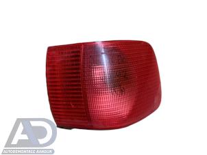 Gebruikte Achterlicht rechts Audi 80 (B4) 1.6 E/S Prijs € 29,99 Margeregeling aangeboden door Autodemontage Aandijk