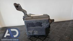 Gebruikte Module doos motorruimte Peugeot 208 I (CA/CC/CK/CL) 1.2 12V e-THP PureTech 110 Prijs € 24,99 Margeregeling aangeboden door Autodemontage Aandijk