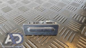 Gebruikte Handgreep Achterklep Peugeot 208 I (CA/CC/CK/CL) 1.2 12V e-THP PureTech 110 Prijs € 24,99 Margeregeling aangeboden door Autodemontage Aandijk