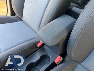 Gebruikte Armleuning Dacia Jogger 1.0 TCe 110 12V Prijs € 124,99 Margeregeling aangeboden door Autodemontage Aandijk