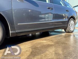 Gebruikte Zijskirt links Volkswagen Passat Variant (3C5) 2.0 TDI 16V 140 4Motion Prijs € 39,99 Margeregeling aangeboden door Autodemontage Aandijk