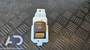 Gebruikte Handrem schakelaar Dacia Jogger 1.0 TCe 110 12V Prijs € 24,99 Margeregeling aangeboden door Autodemontage Aandijk