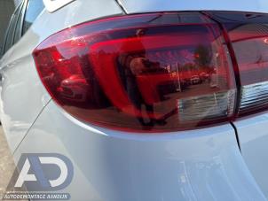 Gebruikte Achterlicht links Opel Astra K Sports Tourer 1.6 CDTI 136 16V Prijs € 274,99 Margeregeling aangeboden door Autodemontage Aandijk