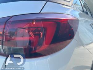 Gebruikte Achterlicht rechts Opel Astra K Sports Tourer 1.6 CDTI 136 16V Prijs € 274,99 Margeregeling aangeboden door Autodemontage Aandijk