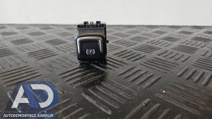 Gebruikte Schakelaar handrem Opel Corsa F (UB/UH/UP) 1.5 CDTI 100 Prijs € 14,99 Margeregeling aangeboden door Autodemontage Aandijk