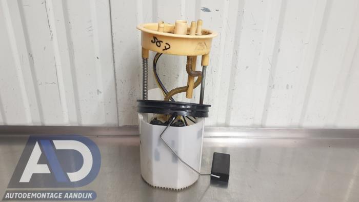 Gebruikte Tank element Pomp Volkswagen Touran (1T3) 2.0 TDI 16V Prijs € 39,99 Margeregeling aangeboden door Autodemontage Aandijk