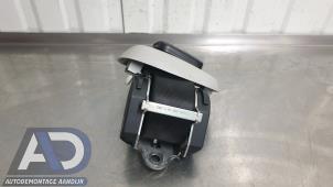 Gebruikte Veiligheidsgordel midden-achter Volkswagen Touran (1T3) 2.0 TDI 16V Prijs € 39,99 Margeregeling aangeboden door Autodemontage Aandijk