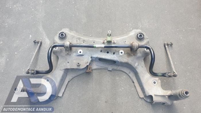 Gebruikte Subframe Renault Grand Scénic III (JZ) 1.4 16V TCe 130 Prijs € 74,99 Margeregeling aangeboden door Autodemontage Aandijk