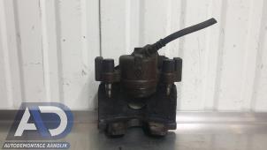 Gebruikte Remklauw (Tang) rechts-voor Renault Grand Scénic III (JZ) 1.4 16V TCe 130 Prijs € 24,99 Margeregeling aangeboden door Autodemontage Aandijk