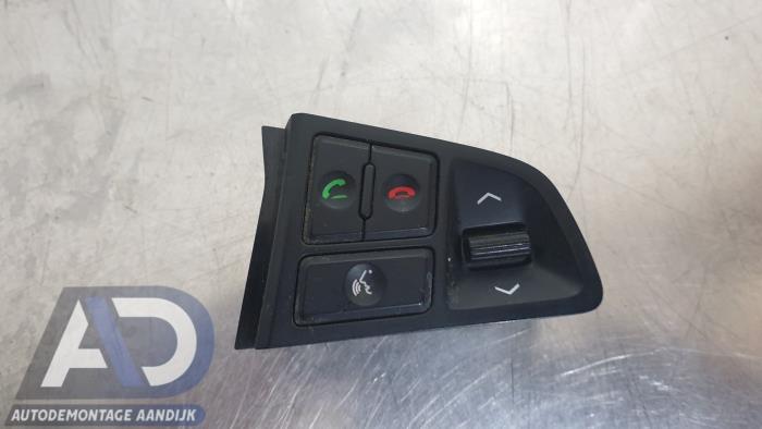 Gebruikte Schakelaar stuurbediening Hyundai i20 1.2i 16V Prijs € 19,99 Margeregeling aangeboden door Autodemontage Aandijk
