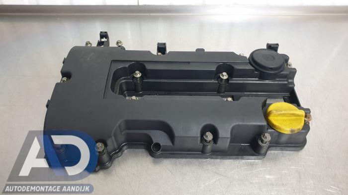 Gebruikte Kleppendeksel Opel Adam 1.4 16V Prijs € 74,99 Margeregeling aangeboden door Autodemontage Aandijk
