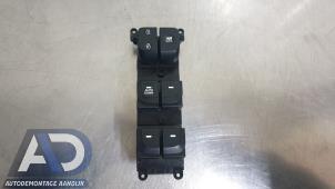 Gebruikte Ruit schakelaar elektrisch Hyundai i10 (B5) 1.0 12V Prijs € 24,99 Margeregeling aangeboden door Autodemontage Aandijk