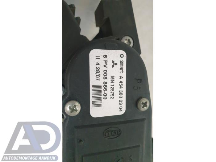 Gaspedaalpositie Sensor van een Mitsubishi Colt (Z2/Z3) 1.3 16V 2007