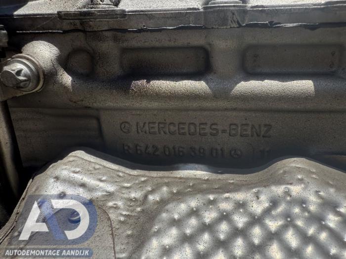 Cilinderkop van een Mercedes-Benz E Estate (S212) E-350 CDI V6 24V BlueEfficiency 2010