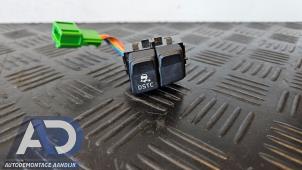 Gebruikte Schakelaar ESP Volvo S40 (MS) 2.4 20V Prijs € 9,99 Margeregeling aangeboden door Autodemontage Aandijk