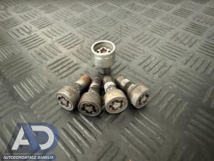 Gebruikte Wielslot Set Volkswagen Golf VII (AUA) 1.5 TSI Evo BMT 16V Prijs € 29,99 Margeregeling aangeboden door Autodemontage Aandijk