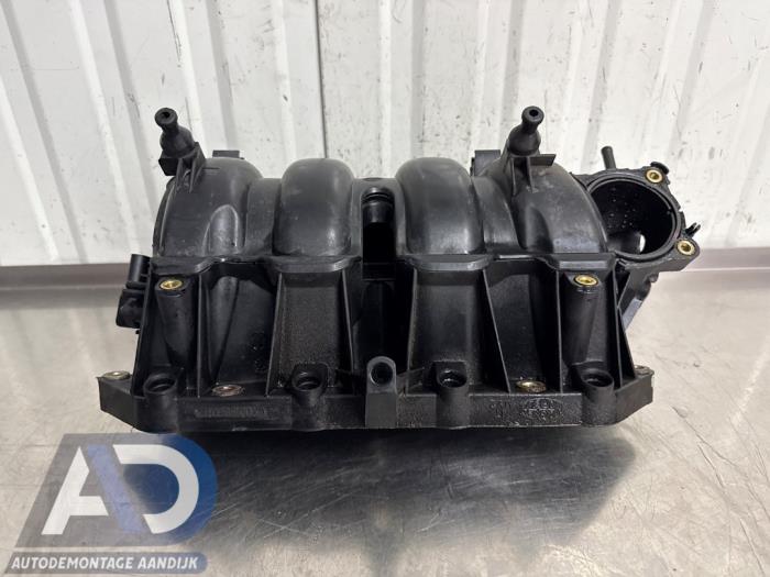 Gebruikte Spruitstuk Inlaat Volkswagen Golf IV (1J1) 1.6 16V Prijs € 59,99 Margeregeling aangeboden door Autodemontage Aandijk