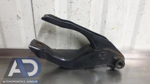 Gebruikte Versnellingsbak Steun Opel Astra K Sports Tourer 1.6 CDTI 136 16V Prijs € 19,99 Margeregeling aangeboden door Autodemontage Aandijk