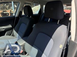 Gebruikte Armsteun Mazda 3 Sport (BK) 1.6i 16V Prijs € 49,99 Margeregeling aangeboden door Autodemontage Aandijk