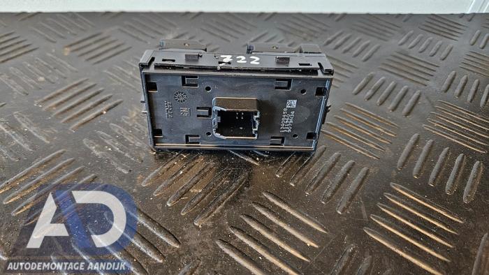 Elektrisch Raam Schakelaar van een Opel Astra K Sports Tourer 1.6 CDTI 136 16V 2019