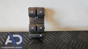 Gebruikte Schakelaar Elektrisch Raam Opel Astra K Sports Tourer 1.6 CDTI 136 16V Prijs € 19,99 Margeregeling aangeboden door Autodemontage Aandijk