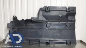 Gebruikte Beschermplaat bodem Dacia Jogger 1.0 TCe 110 12V Prijs € 49,99 Margeregeling aangeboden door Autodemontage Aandijk