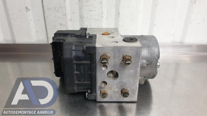 Gebruikte ABS Pomp Toyota Corolla (E12) 1.4 D-4D 16V Prijs € 44,99 Margeregeling aangeboden door Autodemontage Aandijk