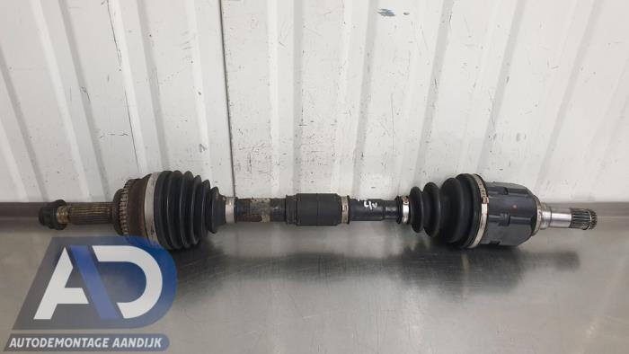 Gebruikte Steekas links-voor Toyota Corolla (E12) 1.4 D-4D 16V Prijs € 39,99 Margeregeling aangeboden door Autodemontage Aandijk