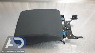 Gebruikte Armleuning Landrover Discovery Sport (LC) 2.0 TD4 180 16V Prijs € 99,99 Margeregeling aangeboden door Autodemontage Aandijk