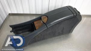 Gebruikte Armleuning Mercedes E Combi (S211) 2.7 E-270 CDI 20V Prijs € 99,99 Margeregeling aangeboden door Autodemontage Aandijk