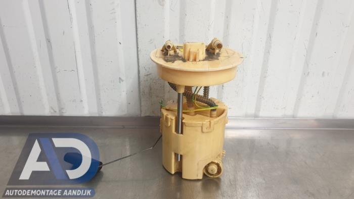 Gebruikte Tank element Pomp Ford Fiesta 6 (JA8) 1.6 TDCi 16V 90 Prijs € 34,99 Margeregeling aangeboden door Autodemontage Aandijk