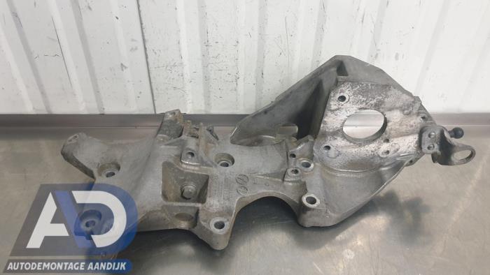 Gebruikte Dynamosteun boven Volkswagen Polo V (6R) 1.2 TDI 12V BlueMotion Prijs € 29,99 Margeregeling aangeboden door Autodemontage Aandijk