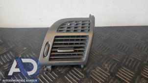 Gebruikte Luchtrooster Dashboard Mercedes E Combi (S211) 2.7 E-270 CDI 20V Prijs € 24,99 Margeregeling aangeboden door Autodemontage Aandijk