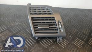 Gebruikte Luchtrooster Dashboard Mercedes E Combi (S211) 2.7 E-270 CDI 20V Prijs € 24,99 Margeregeling aangeboden door Autodemontage Aandijk