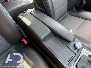 Gebruikte Armleuning Mercedes C Estate (S204) 1.8 C-250 CGI 16V Prijs € 74,99 Margeregeling aangeboden door Autodemontage Aandijk