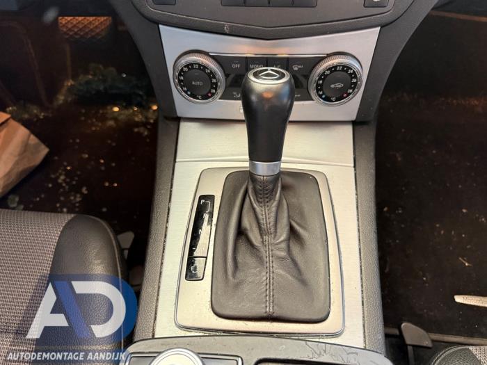 Gebruikte Versnellingspook Mercedes C Estate (S204) 1.8 C-250 CGI 16V Prijs € 29,99 Margeregeling aangeboden door Autodemontage Aandijk