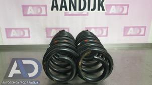 Gebruikte Veerschroef achter Ford Transit Connect (PJ2) 1.6 TDCi 16V 95 Prijs € 39,99 Margeregeling aangeboden door Autodemontage Aandijk