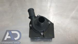 Gebruikte Extra waterpomp Volkswagen Golf VII (AUA) 1.5 TSI Evo BMT 16V Prijs € 19,99 Margeregeling aangeboden door Autodemontage Aandijk