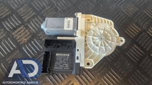 Gebruikte Motor electrisch raam Volkswagen Passat Variant (3C5) 2.0 TDI 16V 140 4Motion Prijs € 24,99 Margeregeling aangeboden door Autodemontage Aandijk