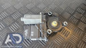 Gebruikte Raammotor Portier Volkswagen Golf Plus (5M1/1KP) 2.0 TDI 16V Prijs € 24,99 Margeregeling aangeboden door Autodemontage Aandijk