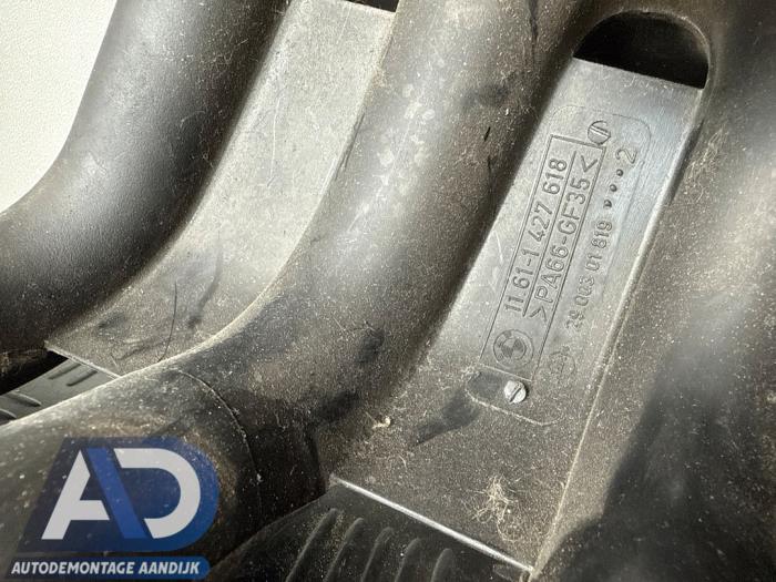 Inlaatspruitstuk van een BMW 5 serie (E39) 523i 24V 1998