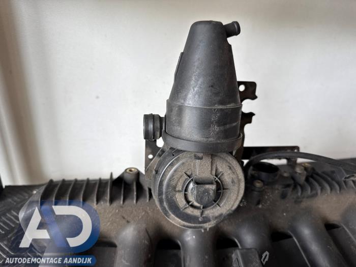 Inlaatspruitstuk van een BMW 5 serie (E39) 523i 24V 1998