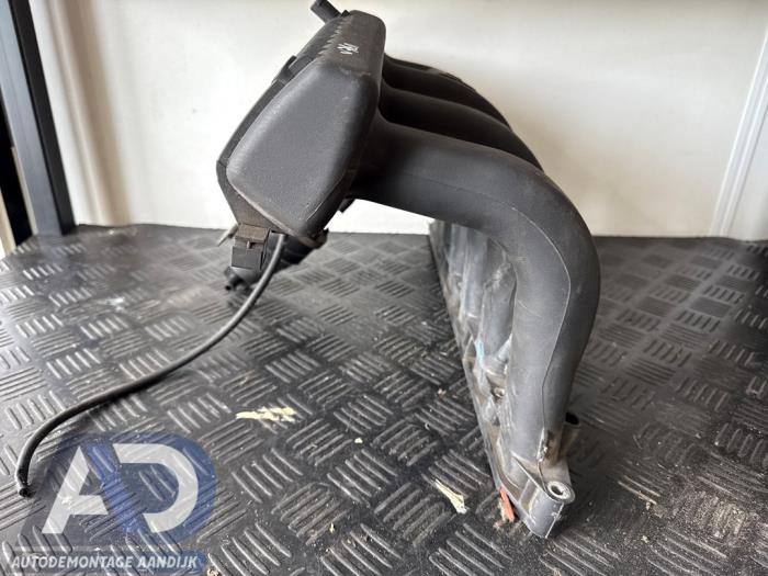 Inlaatspruitstuk van een BMW 5 serie (E39) 523i 24V 1998