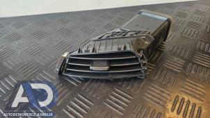 Gebruikte Luchtrooster Dashboard Opel Zafira Tourer (P12) 2.0 CDTI 16V 170 Ecotec Prijs € 19,99 Margeregeling aangeboden door Autodemontage Aandijk