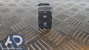 Gebruikte Schakelaar handrem Volkswagen Golf VII (AUA) 1.5 TSI Evo BMT 16V Prijs € 9,99 Margeregeling aangeboden door Autodemontage Aandijk